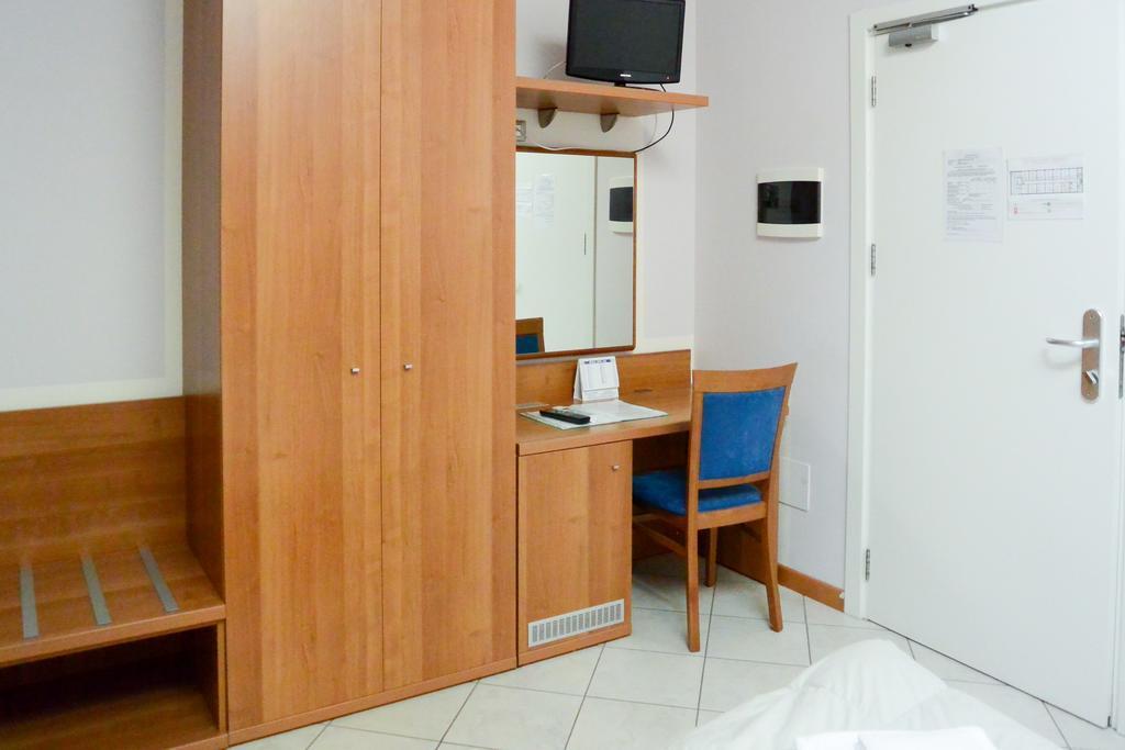 Albergo Meuble Abatjour Мантуя Экстерьер фото