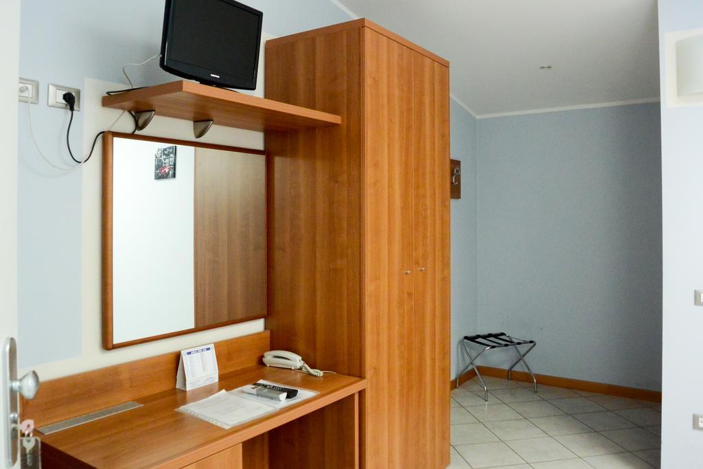 Albergo Meuble Abatjour Мантуя Экстерьер фото
