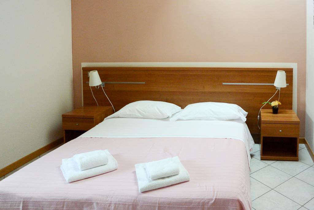 Albergo Meuble Abatjour Мантуя Экстерьер фото