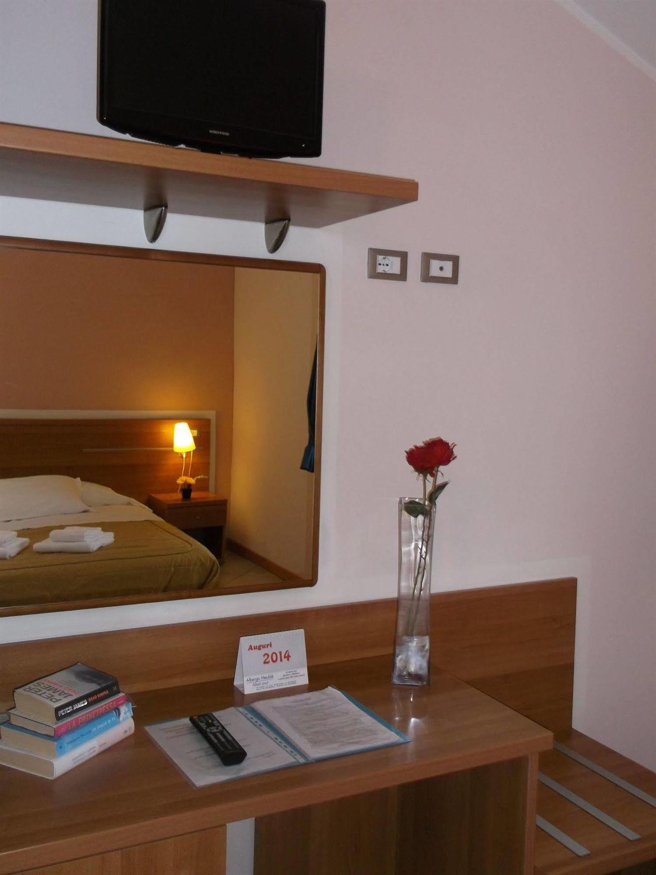 Albergo Meuble Abatjour Мантуя Экстерьер фото