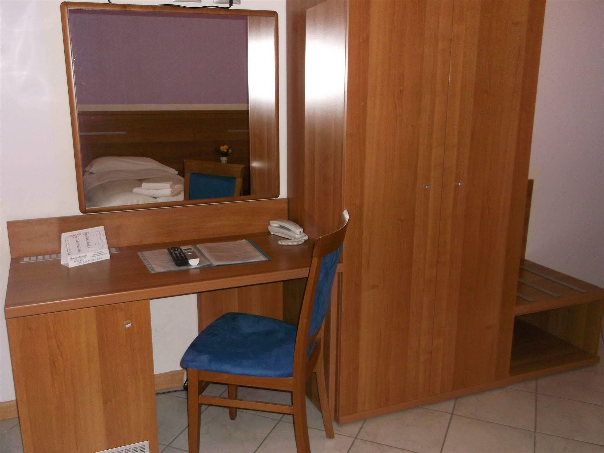 Albergo Meuble Abatjour Мантуя Экстерьер фото
