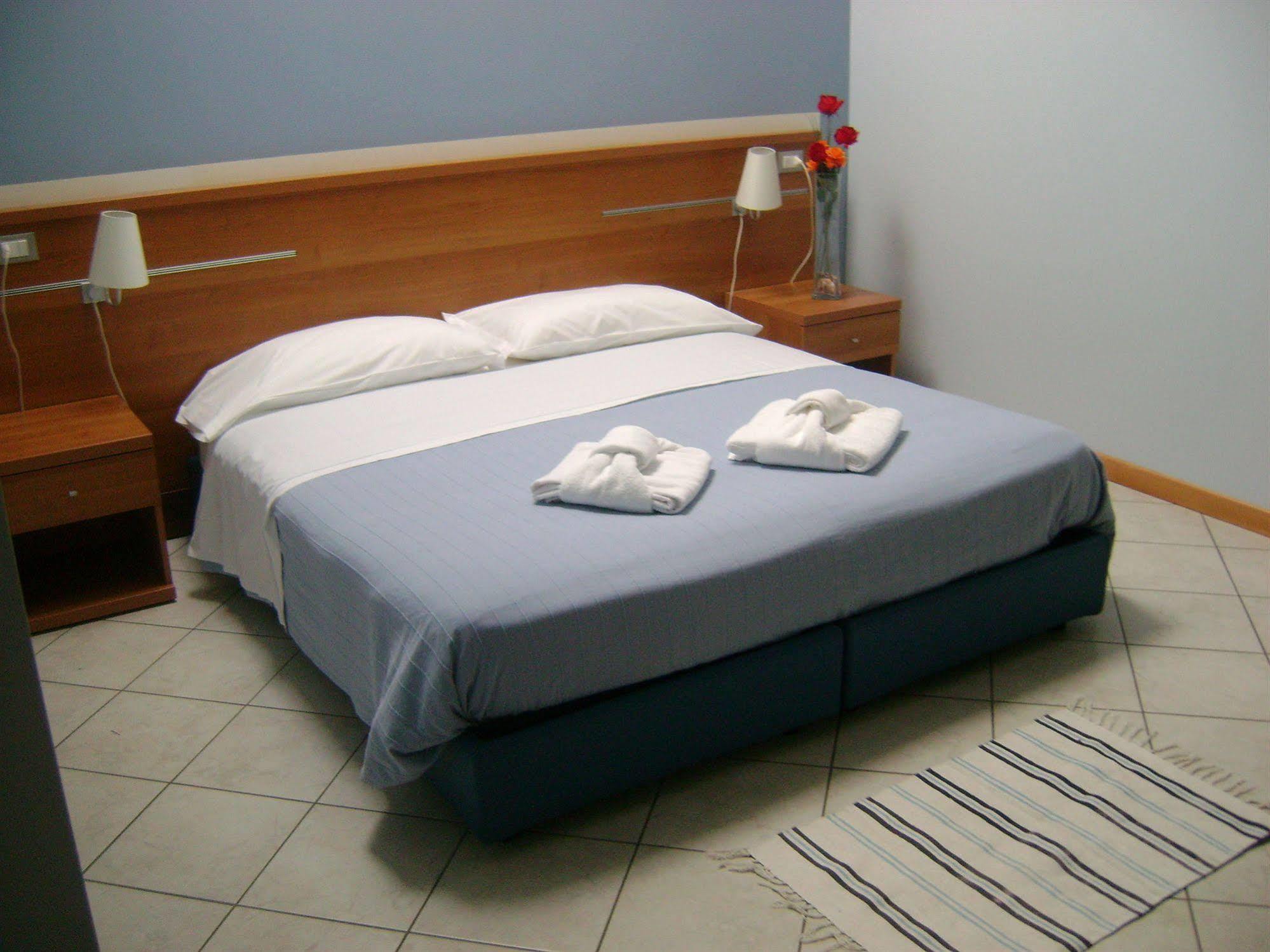 Albergo Meuble Abatjour Мантуя Экстерьер фото
